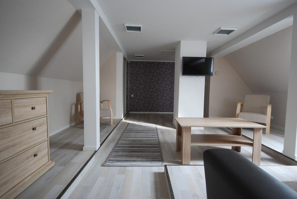 Suviste Guesthouse Kuressaare Kamer foto