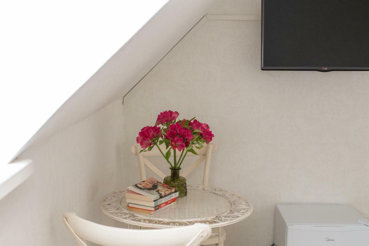 Suviste Guesthouse Kuressaare Buitenkant foto