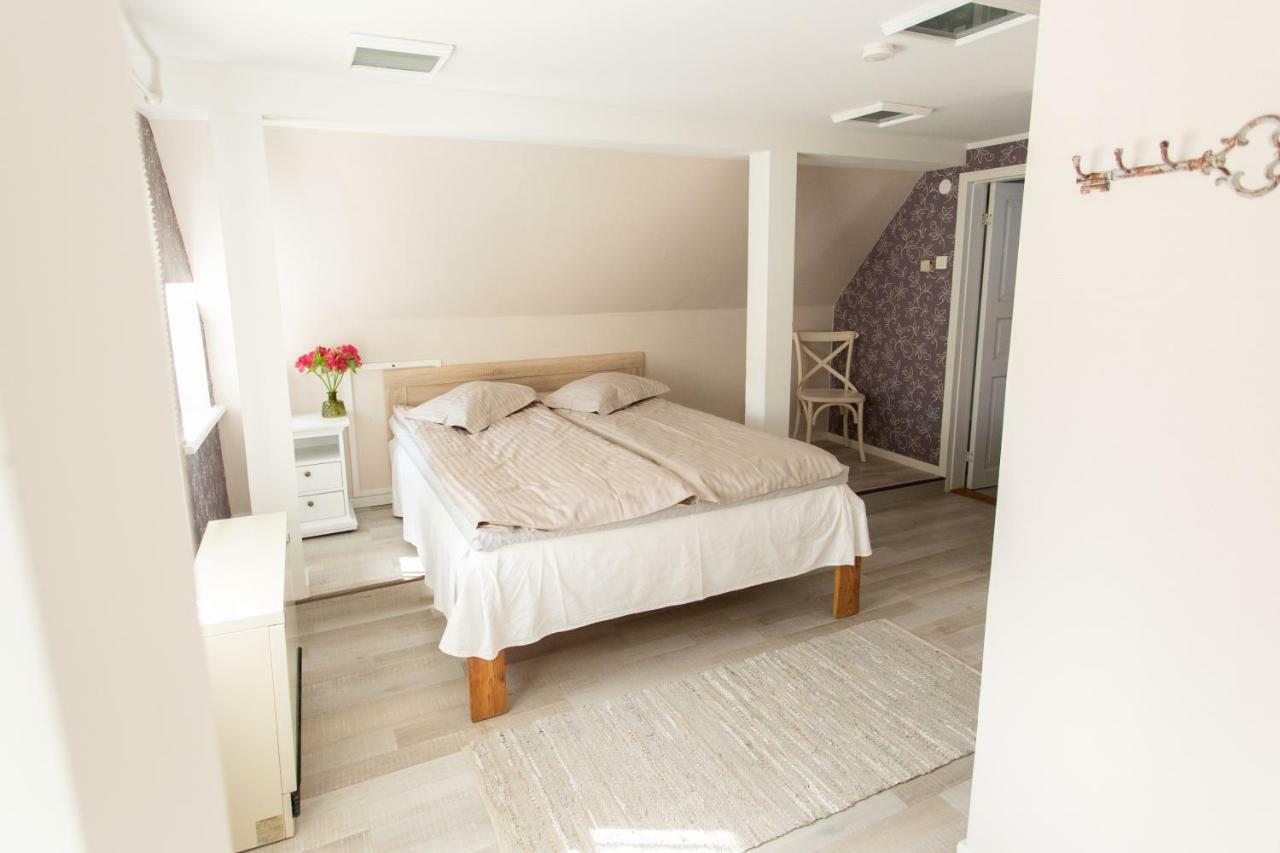 Suviste Guesthouse Kuressaare Buitenkant foto