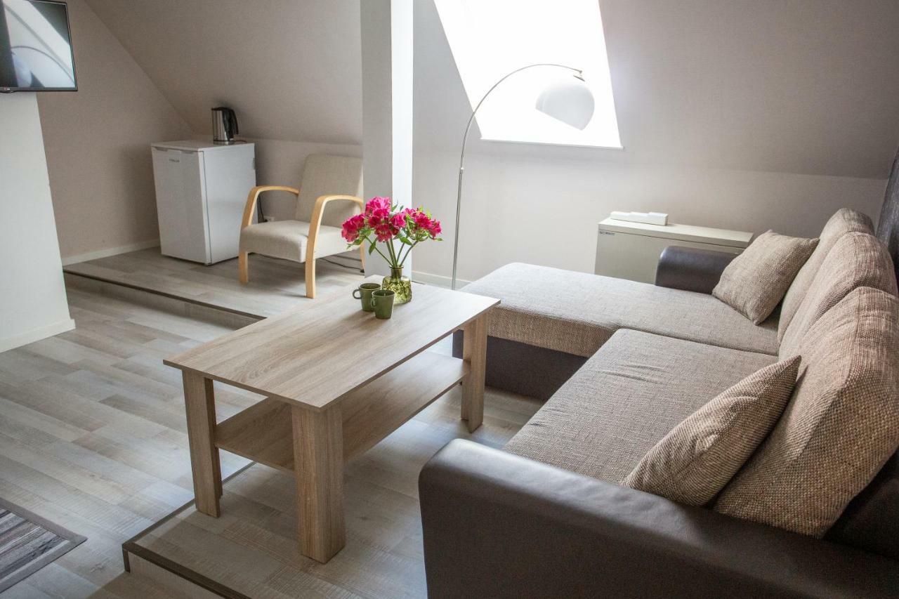Suviste Guesthouse Kuressaare Buitenkant foto